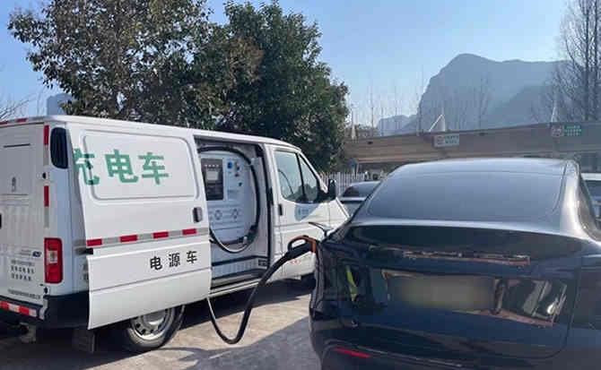 波密汽车搭电