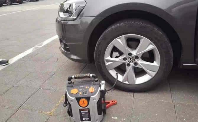波密汽车搭电案例