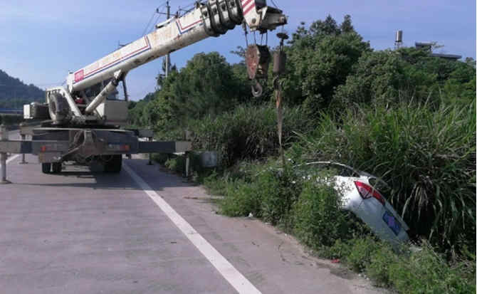 波密重载吊车救援